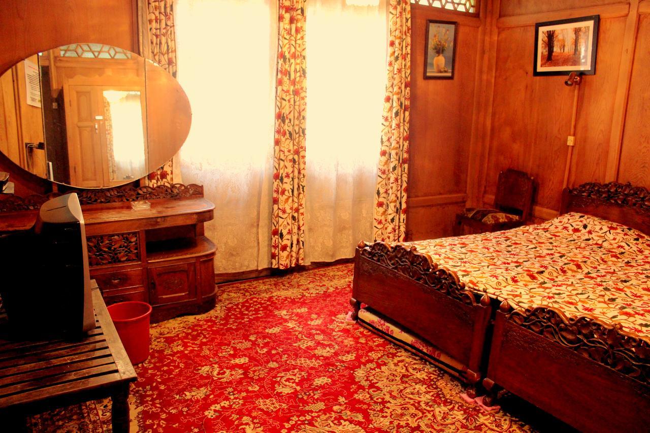 Morning Star Group Of Houseboats Hotel Srinagar  Bagian luar foto